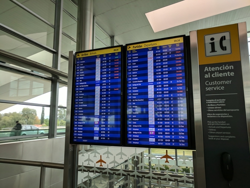 Pantalla con vuelos en el Aeropuerto de Córdoba