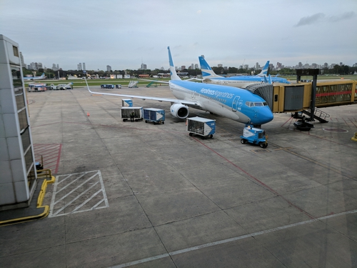 Boeing 737 de Aerolineas Argentinas en plataforma Aeroparque